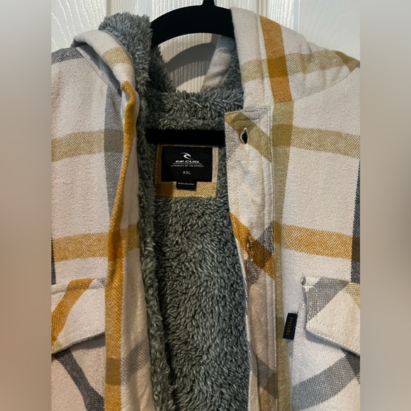 Rip curl Men’s hooded flannel - Picture 3 of 11